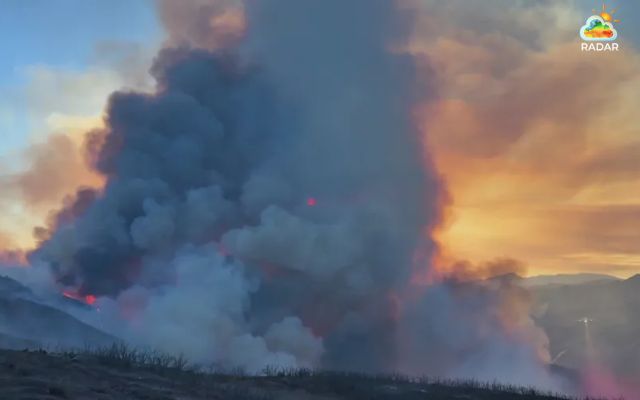 Thick smoke billows from the Bouquet Fire near Santa Clarita